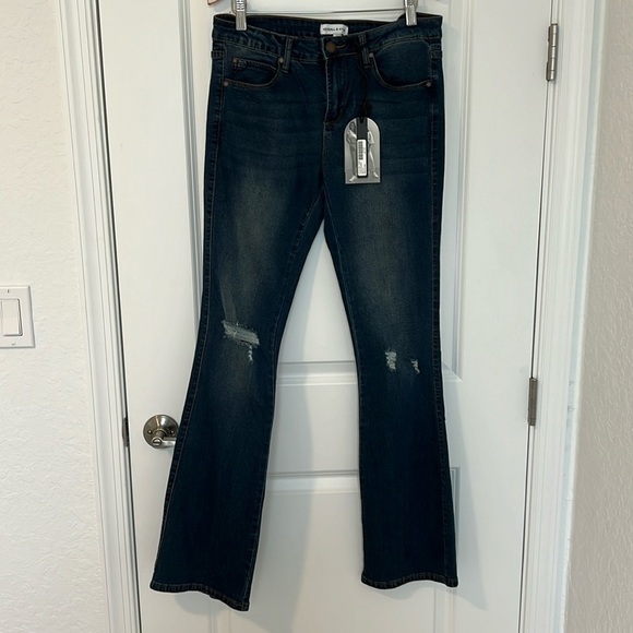 NWT Kendall & Kylie Kurvy Mid-rise Baby Boot Jean Size 9/10 Color Pasadena - Picture 1 of 14